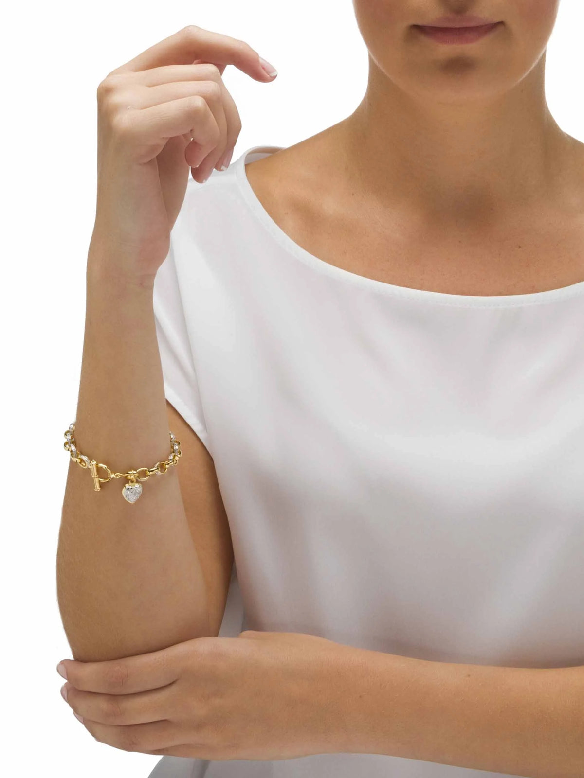 Diamond Accent Heart Charm Bracelet in 18k Gold-Plated or Platinum-Plated Sterling Silver 7.25" T1653